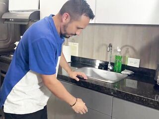 I tempt the plumber in my pajamas coz my spouse doesn't screw me daily - Mia Montielth