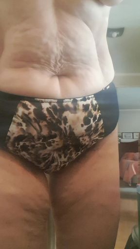 Stepmom in the Kitchen Wanting to Be Fucked