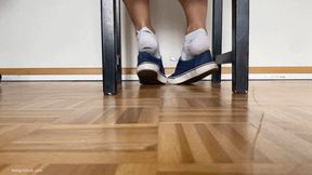 SHOEPLAY WITH SNEAKERS UNDER THE CHAIR - MOV Mobile Version
