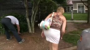 Return Of Lawn Man! Mature Tracy Gets Facial After Sex! (1 of 4 mp4)