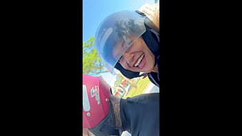 Levei a Famosinha pra fazer uma trilha de moto n&atilde_o resisti e comi ela no final