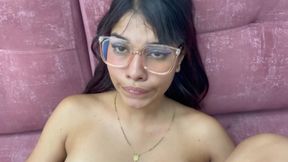 Nerd Big Ass with Glasses Goes Crazy with Black Cock and Leaves Her Ass Shaking