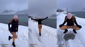 un autre pipi sur la route tandis qu il neigeait