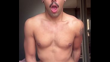 GOZANDO COM O CONSOLO ENFIADO BEM FUNDO NO MEU CU