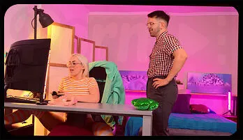 Blonde Gamer Lisi Kitty Ass Worship PC Repair free streaming