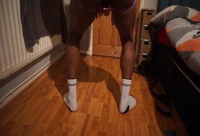 Squatting. Amadeus Mode
