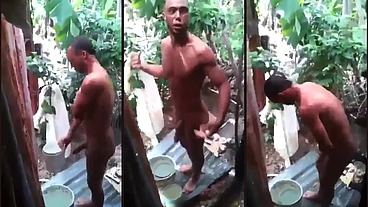 Pedreiro gostoso tomando banho depois da obra, Pauzao dotado e grosso