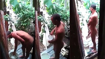 Pedreiro gostoso tomando banho depois da obra, Pauzao dotado e grosso