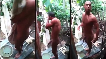 Pedreiro gostoso tomando banho depois da obra, Pauzao dotado e grosso