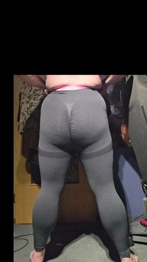 First short video showing of me in leggings