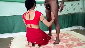 Padosan bhabhi ko tange chaudi karke choda or bhabhi ko khub land chuswaya or bhabhi ji ki land se hi mang bhar di