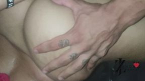 Tesão no Carro Buceta Molhada e Pau Enterrado no Cu