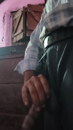 Yuva ladka Apne kamre mein Raat ko masaj kar Mota aur Lamba banaa deta hai