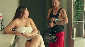 Stepbrother jerks off to her wet body and then fucks the thickie