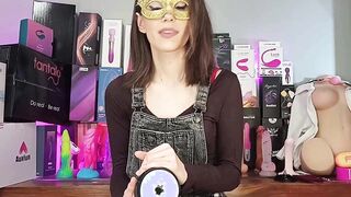 Sarah Sue Reviews Automatic Male masturbator from PHANXY