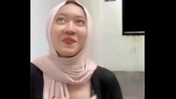 Hijab pamer toket di kampus buat pacar