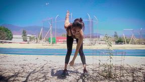 pov - eres un estoico que vive en la excelencia tratando de meditar en el parque