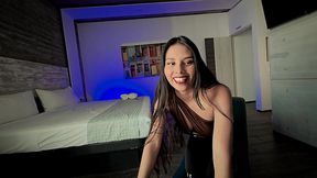 pov - eres un estoico que vive en la excelencia tratando de meditar en el parque