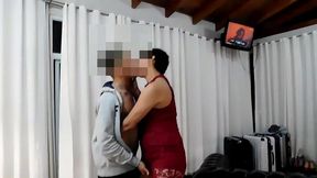 segundo dia en gualeguaychu , vuelve caliente de l a calle y tuve que volver a llenarle el culo de leche durante horas .