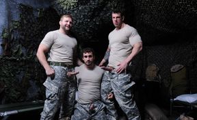 Muscular army blokes share perfect anal threesome
