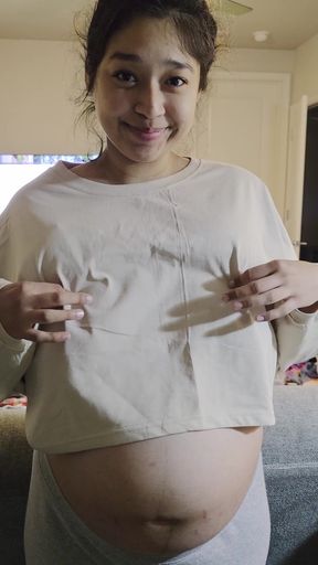 Curvy Latina shows off her big nipples