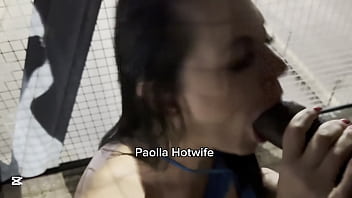 Na Passarela em plena BR 153, a casada fudendo sem parar e fazendo alegria do motoristas que passam e curtem um sexo na rua com Paolla Hotwife. &Eacute_ assim que funciona!!