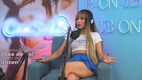 teen lylapeach tiene 21 orgasmos y squirt mientras la azotan con billetes en la fuckmachine del podcast
