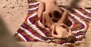 un voyeur nous filme a la plage