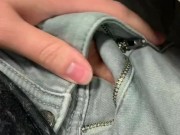 Ich spritze sehr viel Sperma unter meinen Schreibtisch in der Arbeit
