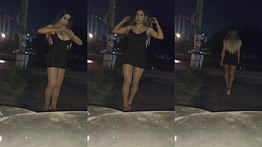 Las hermosas tetas de Giselle Estrada paseando en la noche