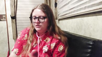 Nurse Amanda screws her lips around every word in joi instructions