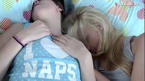 Amateur teen besties had fun with one dick on sleepover
