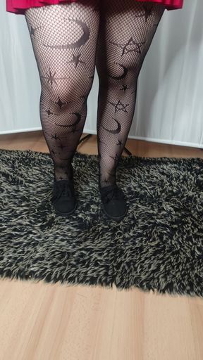 [4k] Patterned Pantyhose and Red Mini Skirt Try on