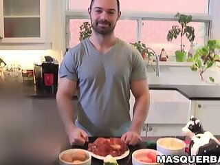 Muscular hottie Alexandre masturbates well after being naked