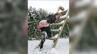 Fake penis Have fun in the Snow