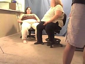 Ssbbw Angie chewing and blowing gum  for you