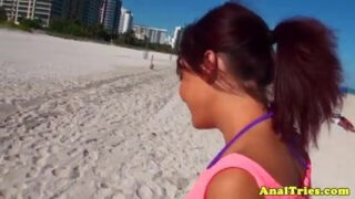 Amateurhoer in bikini genaaid in hardcore anale orgie