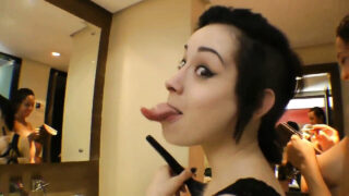 La bombe brésilienne Jennifer Avila se fait sodomiser violemment.