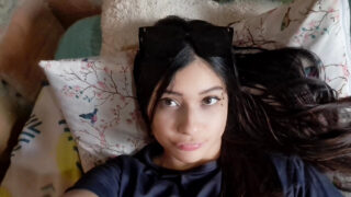 Zelfgemaakte clip van een 18-jarige Latina lesbische beroemdheidsslet die masturbeert