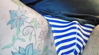 オナニー, バットプラグ, 穴開き, ドレス – アマチュアの熟女女装ゲイ女装者がアナルファックされるクローズアップの自家製動画