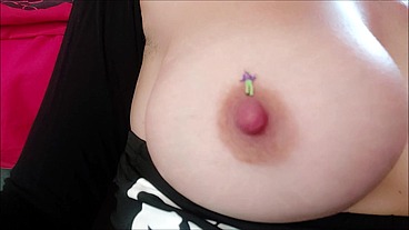 the giantess does not let anyone escape