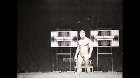 homem forte e m&uacute_sculo exibe seus m&uacute_sculos at&eacute_ seu orif&iacute_cio delicioso em apresenta&ccedil_&atilde_o de homens fortes e musculosos suculentos aaaaaaiiinnnnnnn!!!!!! ??????