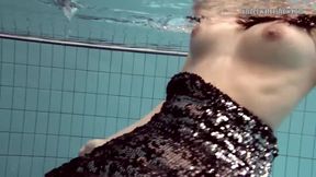 ”Loris Licicia bouncing her tits underwater”