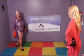 Erotic Foxy Boxing :  Constance vs Veronica Vixen