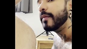 Brincando com o cuzinho do ativo vers&aacute_til