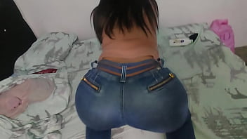 duro anal a colombiana jovencita, que culo tan grande se le ve con ese jean