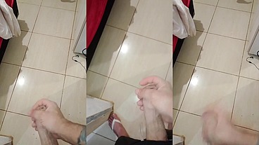bateno punheta olhando a aninha no quarto sextoy
