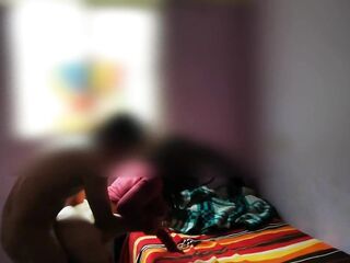 la meti a mi cuarto pa cogerla pero nos arruinaron el momento