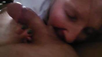 Amateur wife licks neighbor&#039_s balls before swallowing load