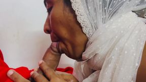 Muslim Hijabi Indian Girl and Santa Christmas Special Deepthroat Blowjob Gagging Cum in Mouth